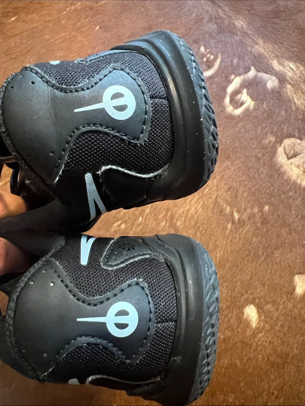 Nike Kids' Tiempo Maestro Club Indoor Soccer Shoes, size 1.5 Y